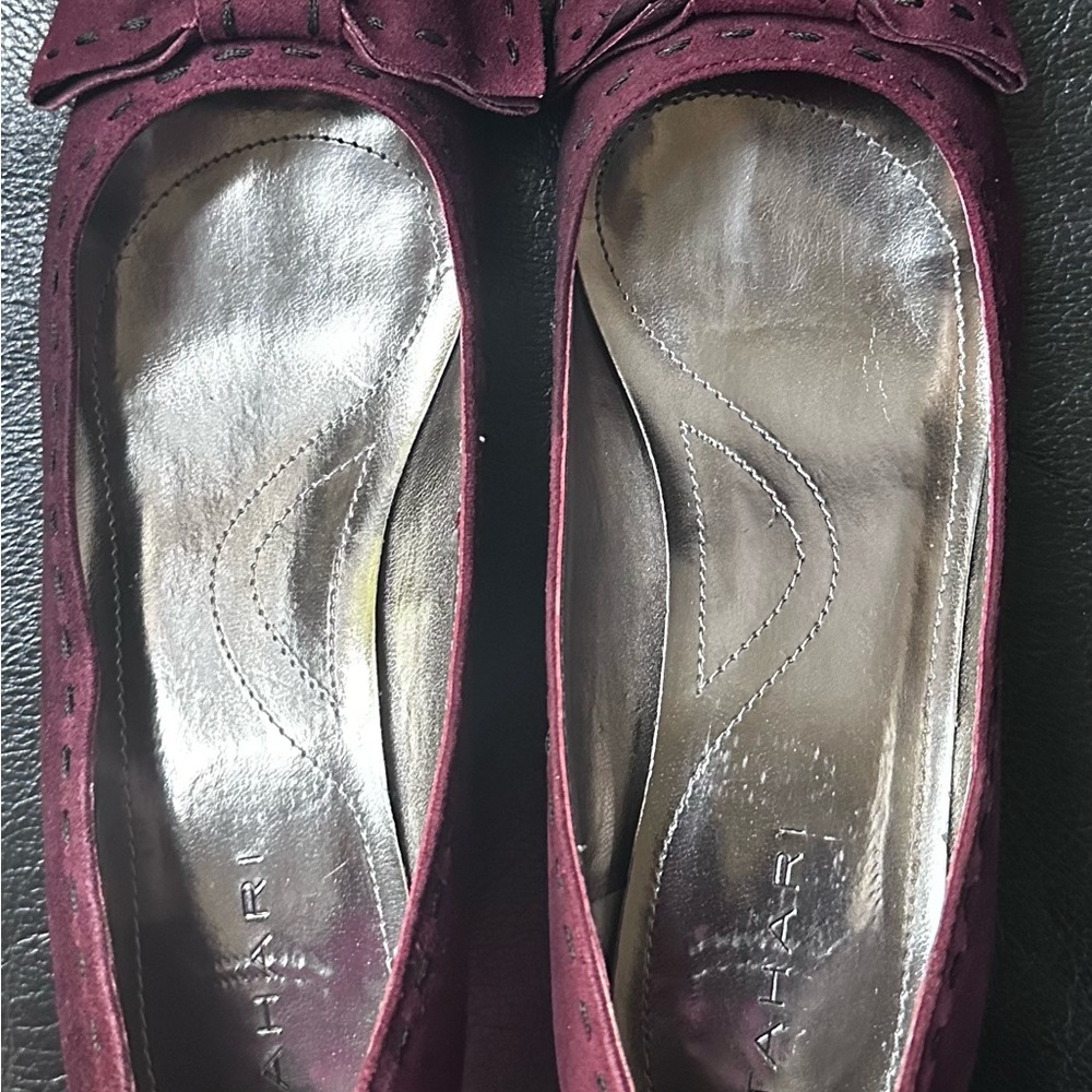 Tahari Majorie Kitten Heel Pump - Picture 7 of 12